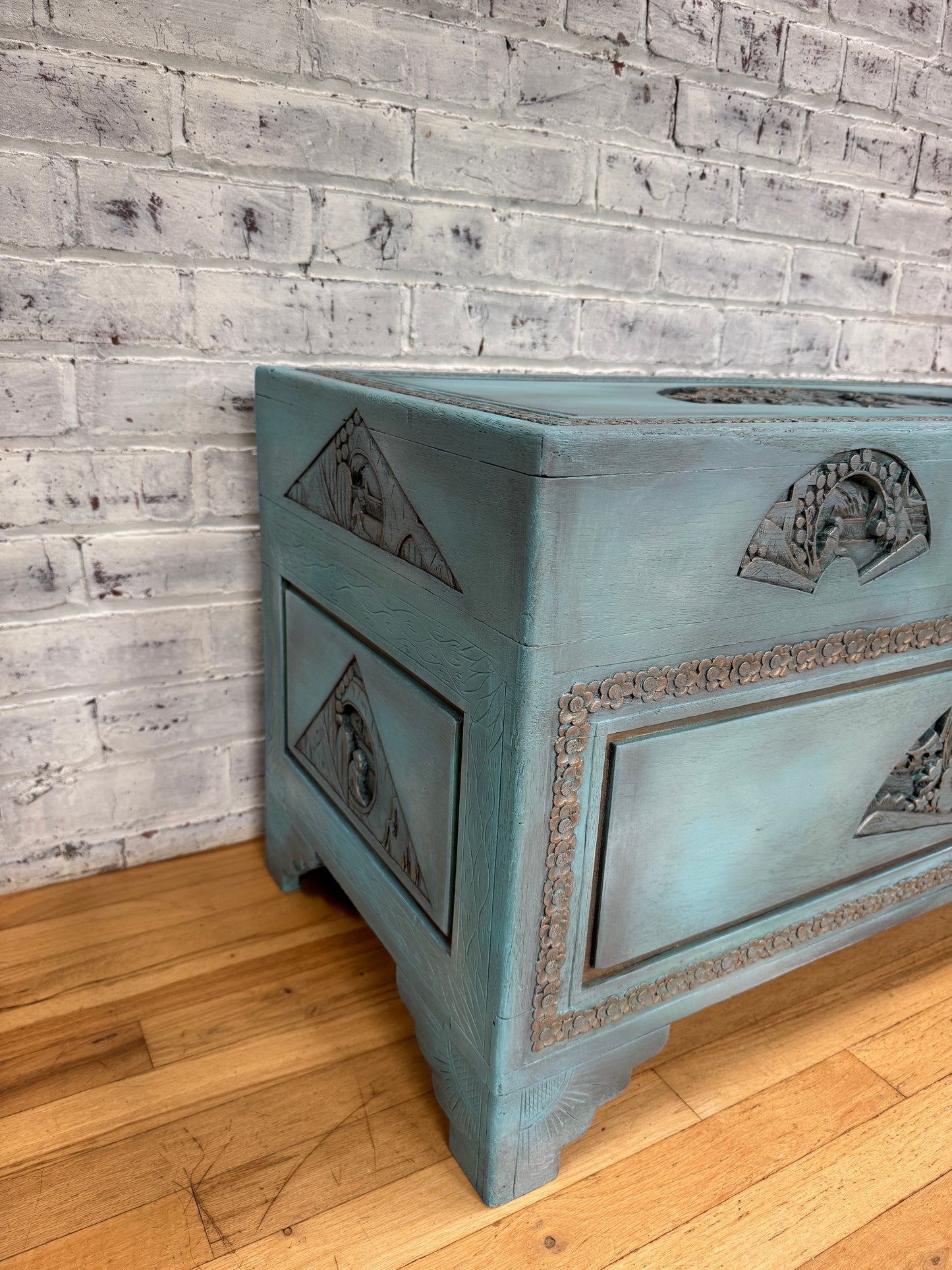 Chinese Camphor Trunk, corner