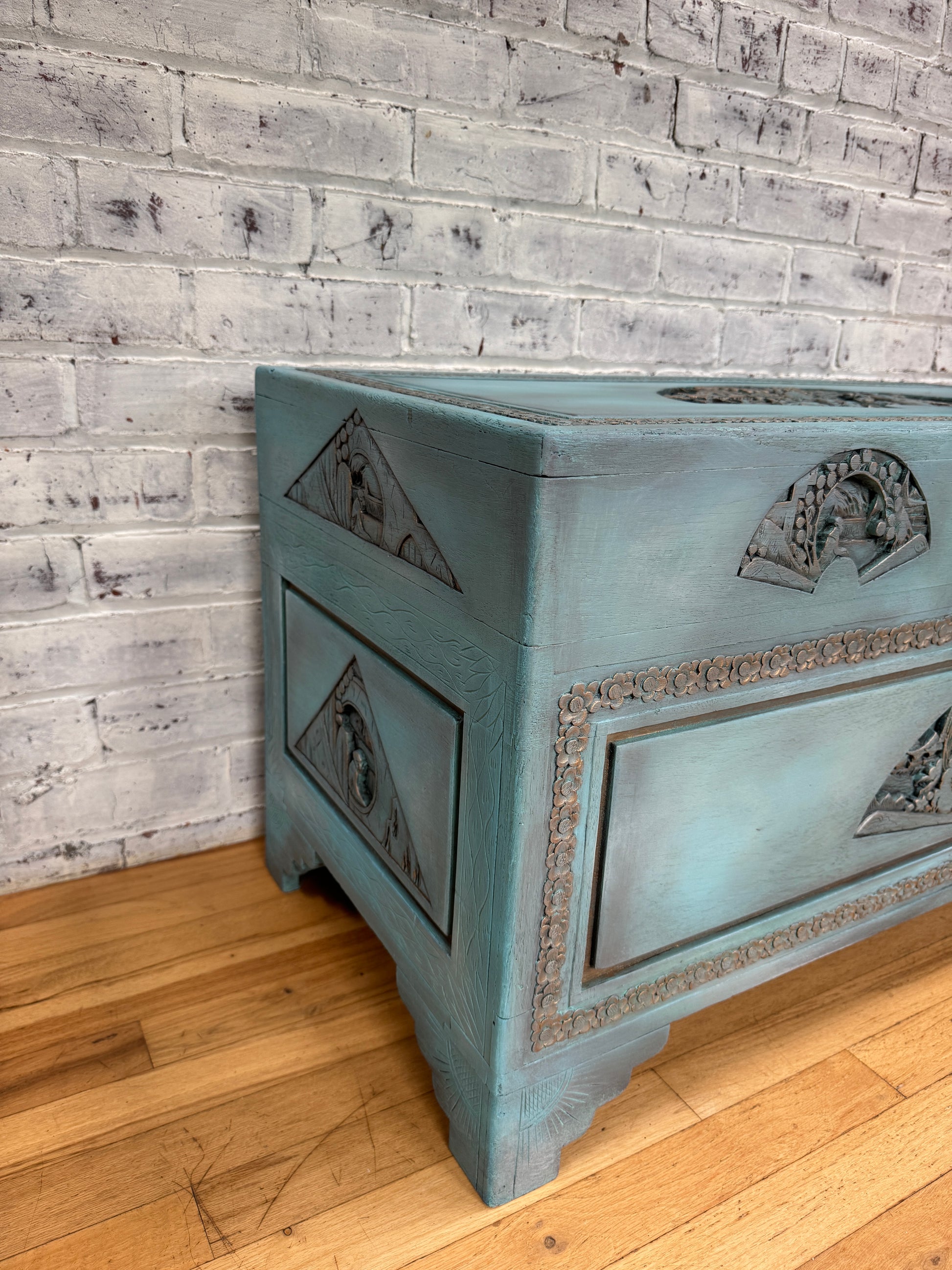 Chinese Camphor Trunk, corner